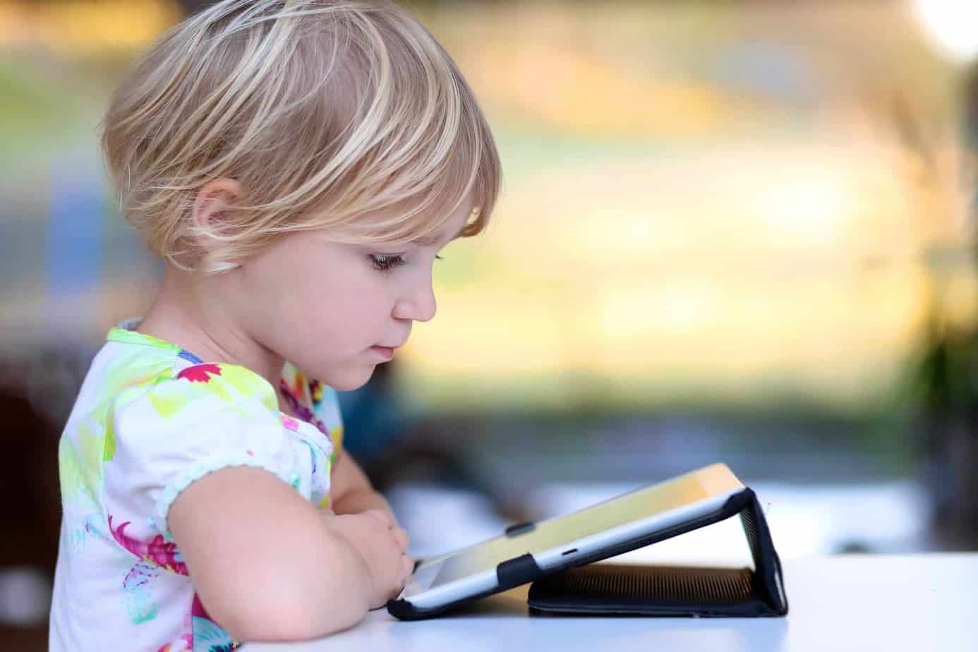 The benefits to liming screen time with kids but how to do this without tears, tantrums or a fit when it's time to hit the off button. Why limited screen time is so important and how to set limits you can enforce.