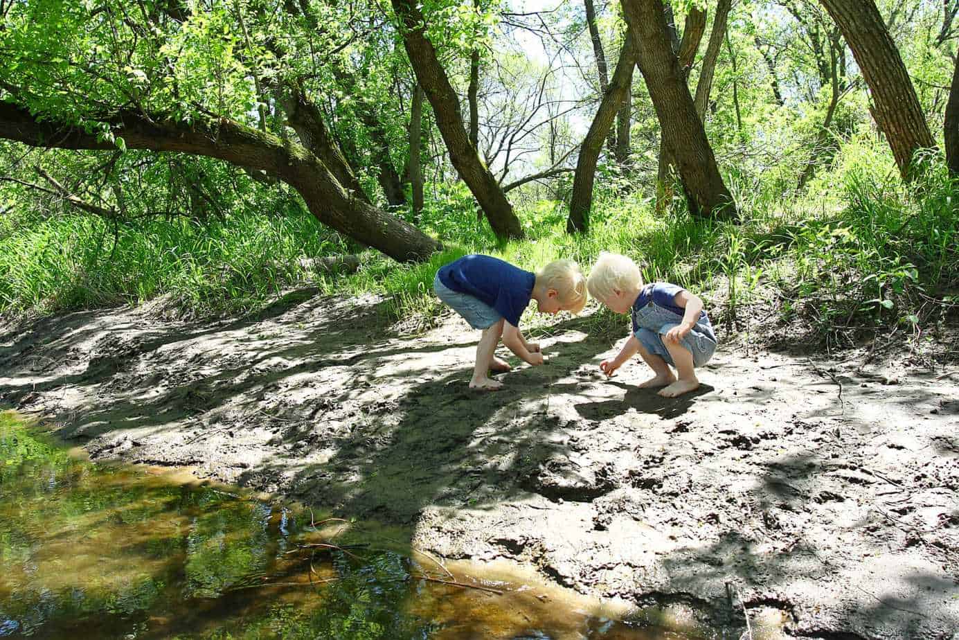 16 things to find on your nature scavenger hunt PDF, that will surely liven up your next walk in the woods, park, backyard or camping trip.